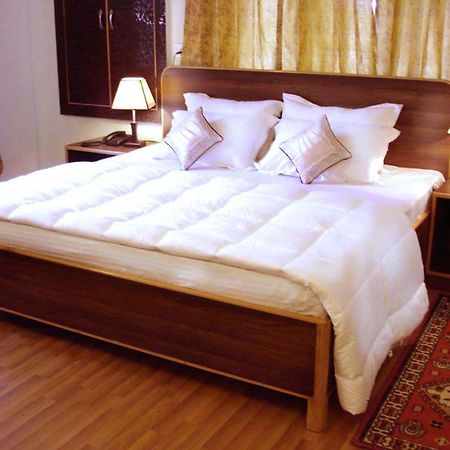 Ikraam Inn Bed & Breakfast Сринагар Экстерьер фото