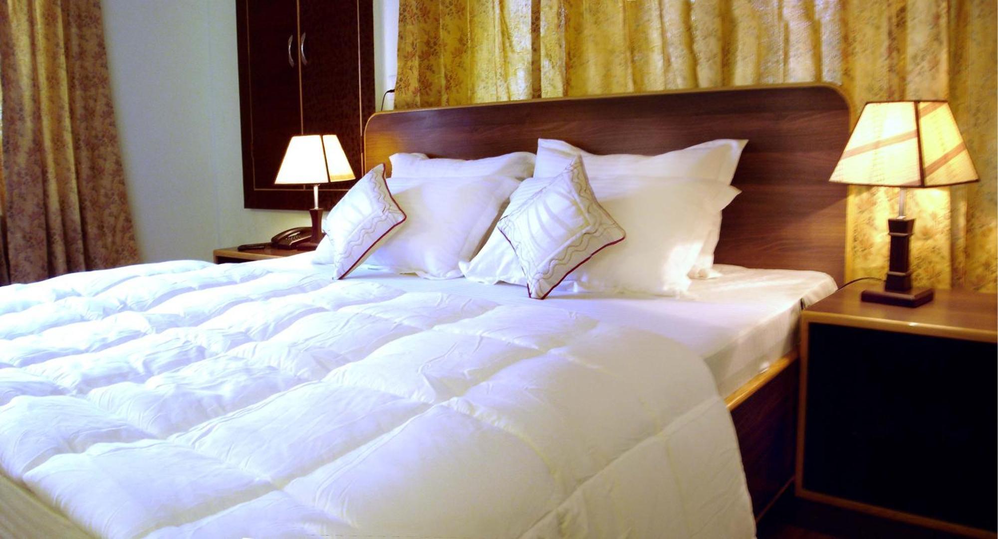 Ikraam Inn Bed & Breakfast Сринагар Экстерьер фото