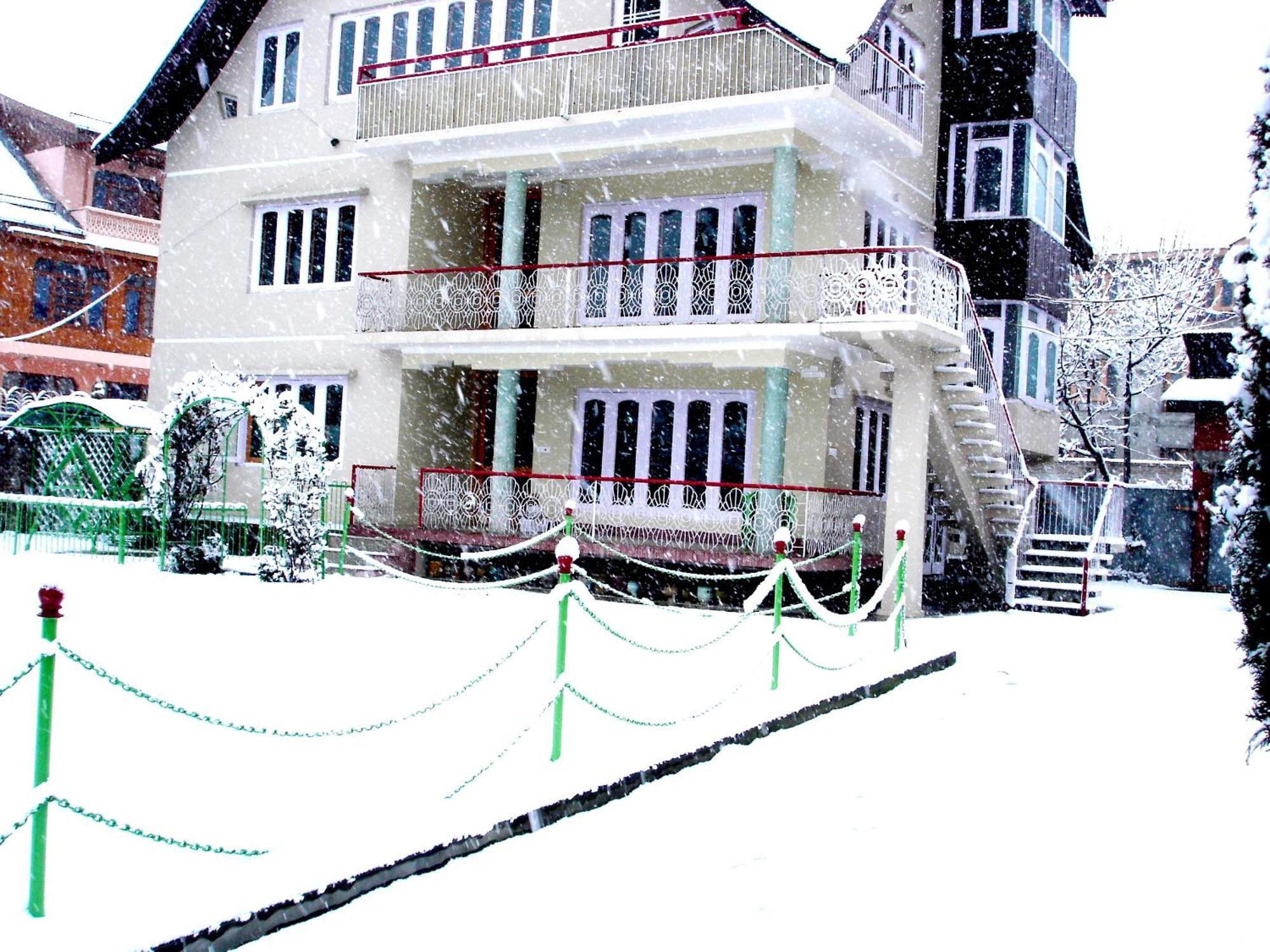 Ikraam Inn Bed & Breakfast Сринагар Экстерьер фото