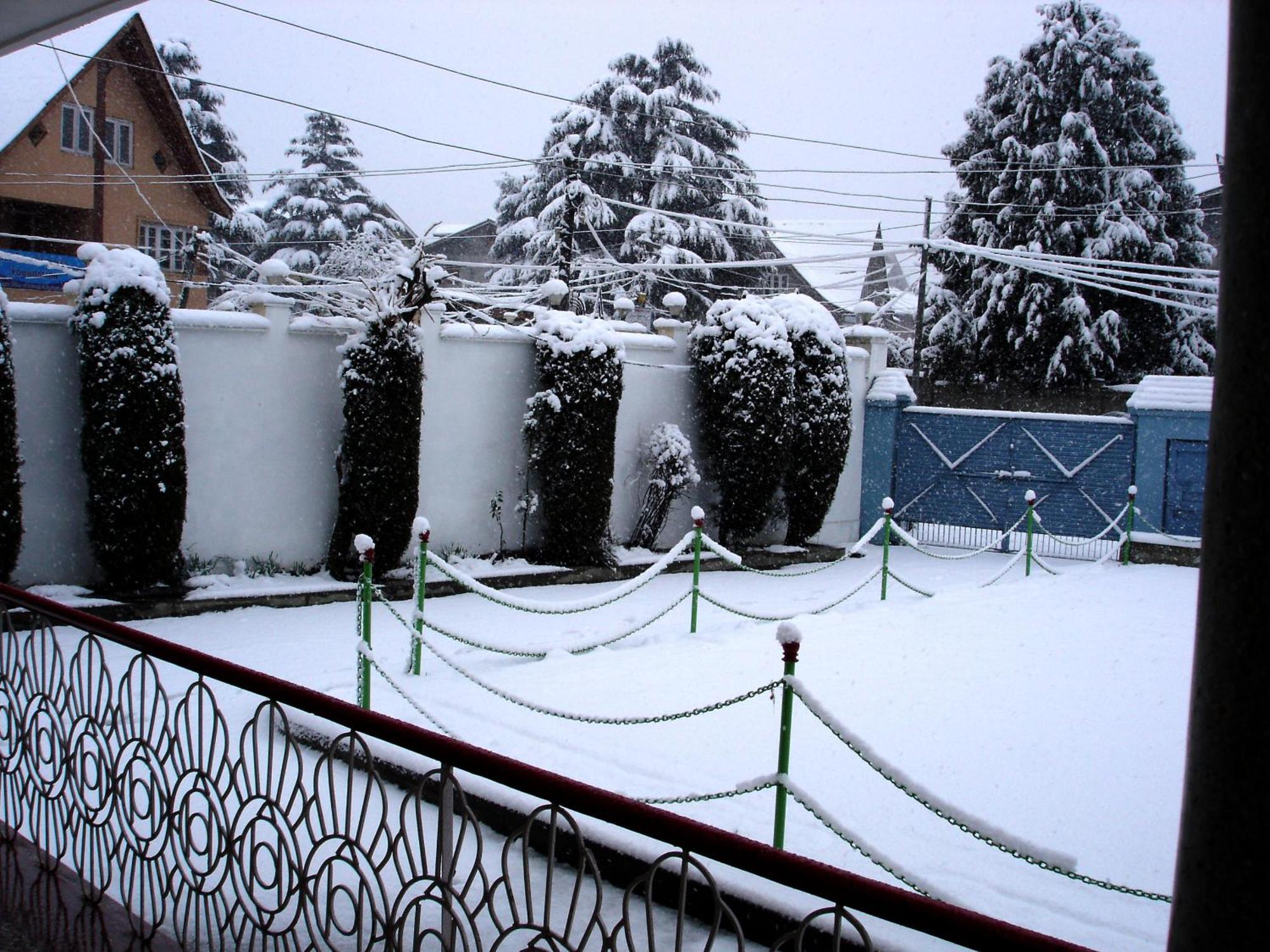 Ikraam Inn Bed & Breakfast Сринагар Экстерьер фото