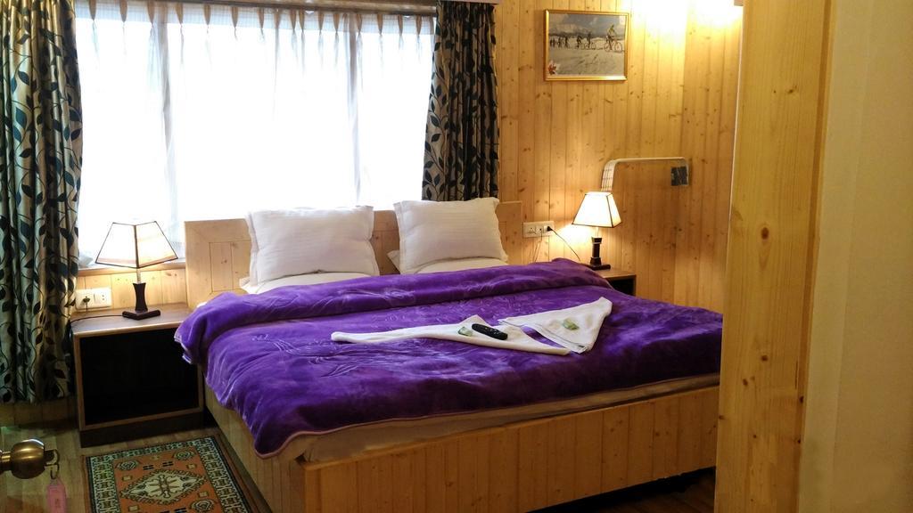 Ikraam Inn Bed & Breakfast Сринагар Экстерьер фото